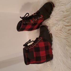 Sorel buffalo plaid wedge, size 7